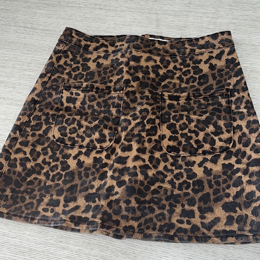 ✨✨Dance & Marvel size small leopard skirt- offers welcomed!!!!!✨✨